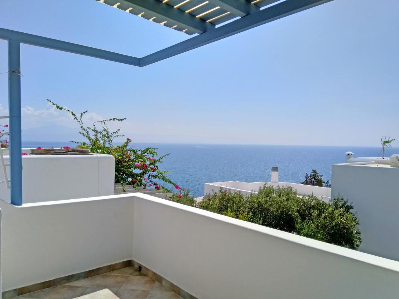 Villa Danae - Seaside Villa With Pool & Hot Tub ピソ ・リバディ エクステリア 写真